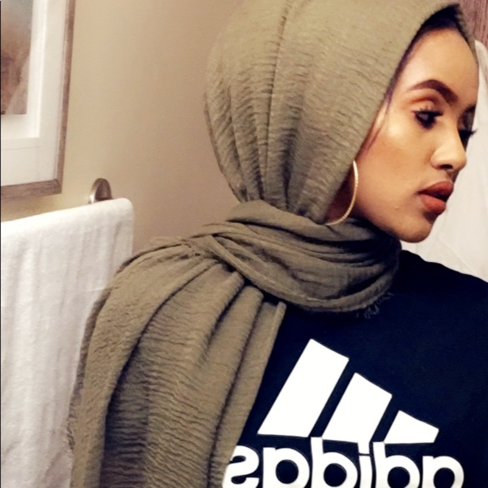 Meet your Posher, Muna